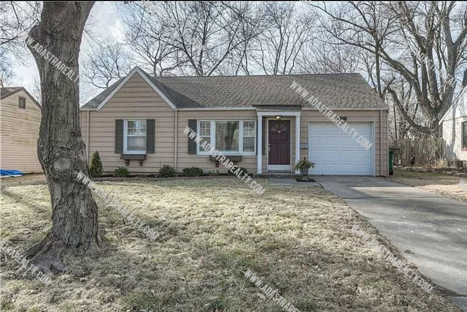 Roeland Park House: 4818 Mission Rd,