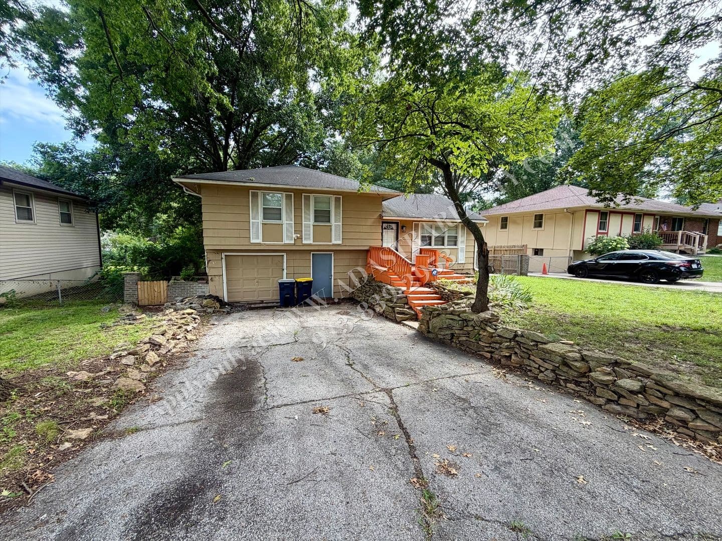 Kansas City House: 1005 E 117th St,
