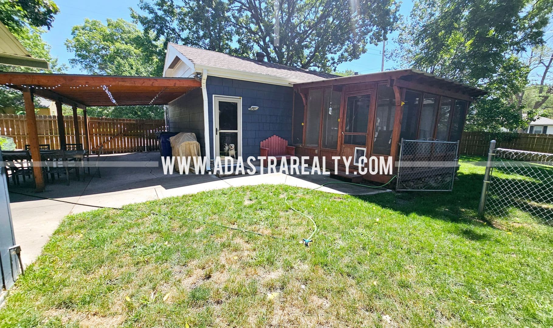 Olathe House: 227 S Walnut St,