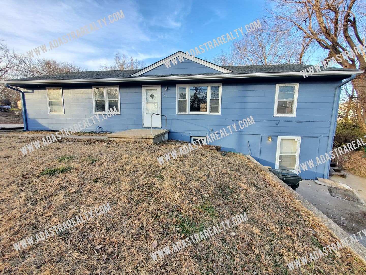 Kansas City House: 4904 NE 44th Ter,