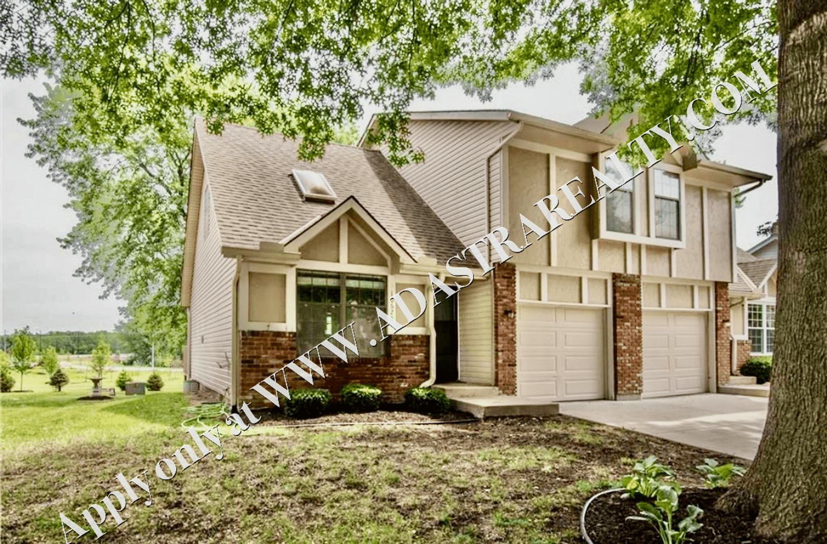 Overland Park House: 10620 W 115th St,