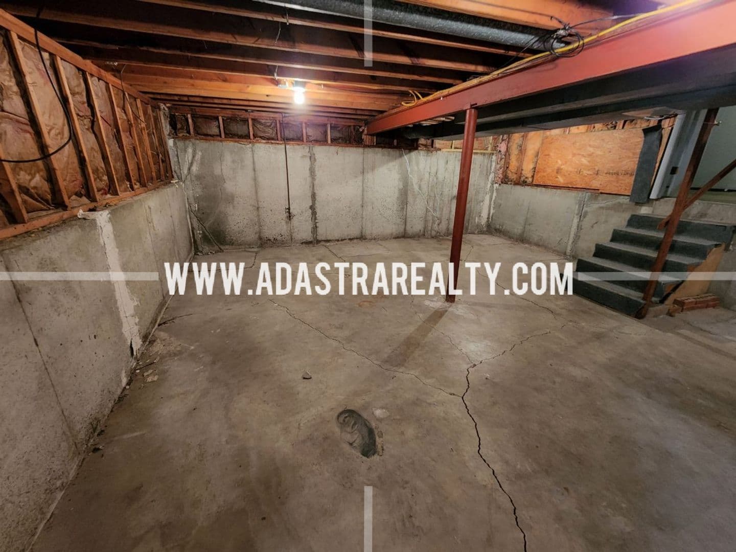 Paola House: 212 Brookside Dr,
