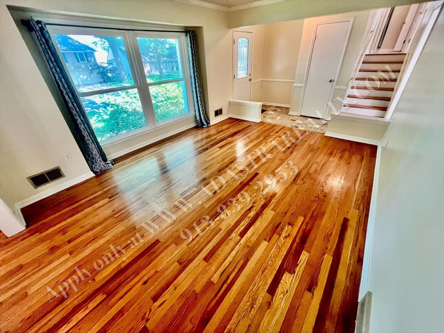 Overland Park House: 9832 Walmer St,