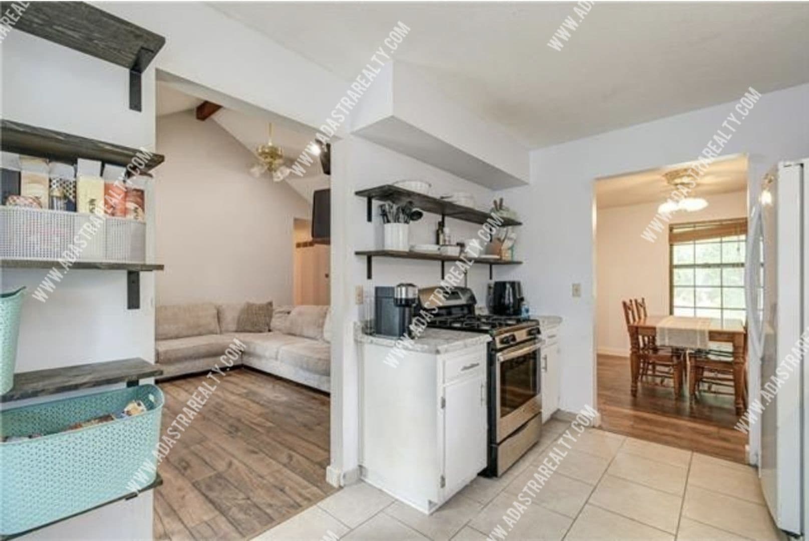 Blue Springs House: 2900 SE 6th St,