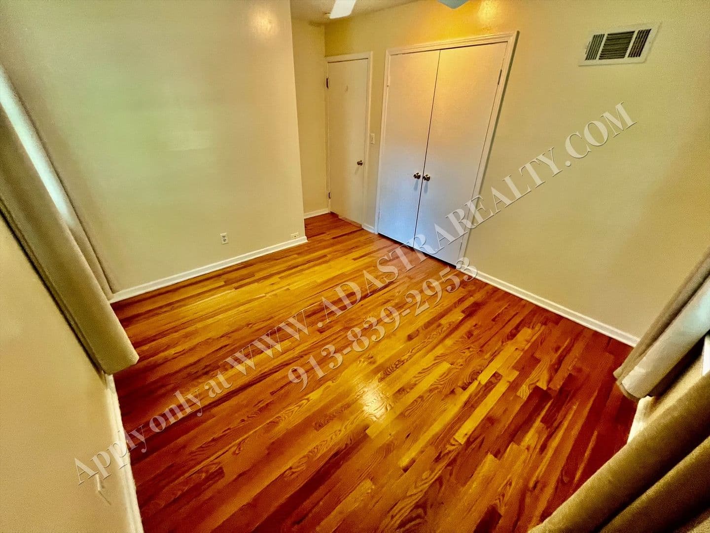 Overland Park House: 9832 Walmer St,