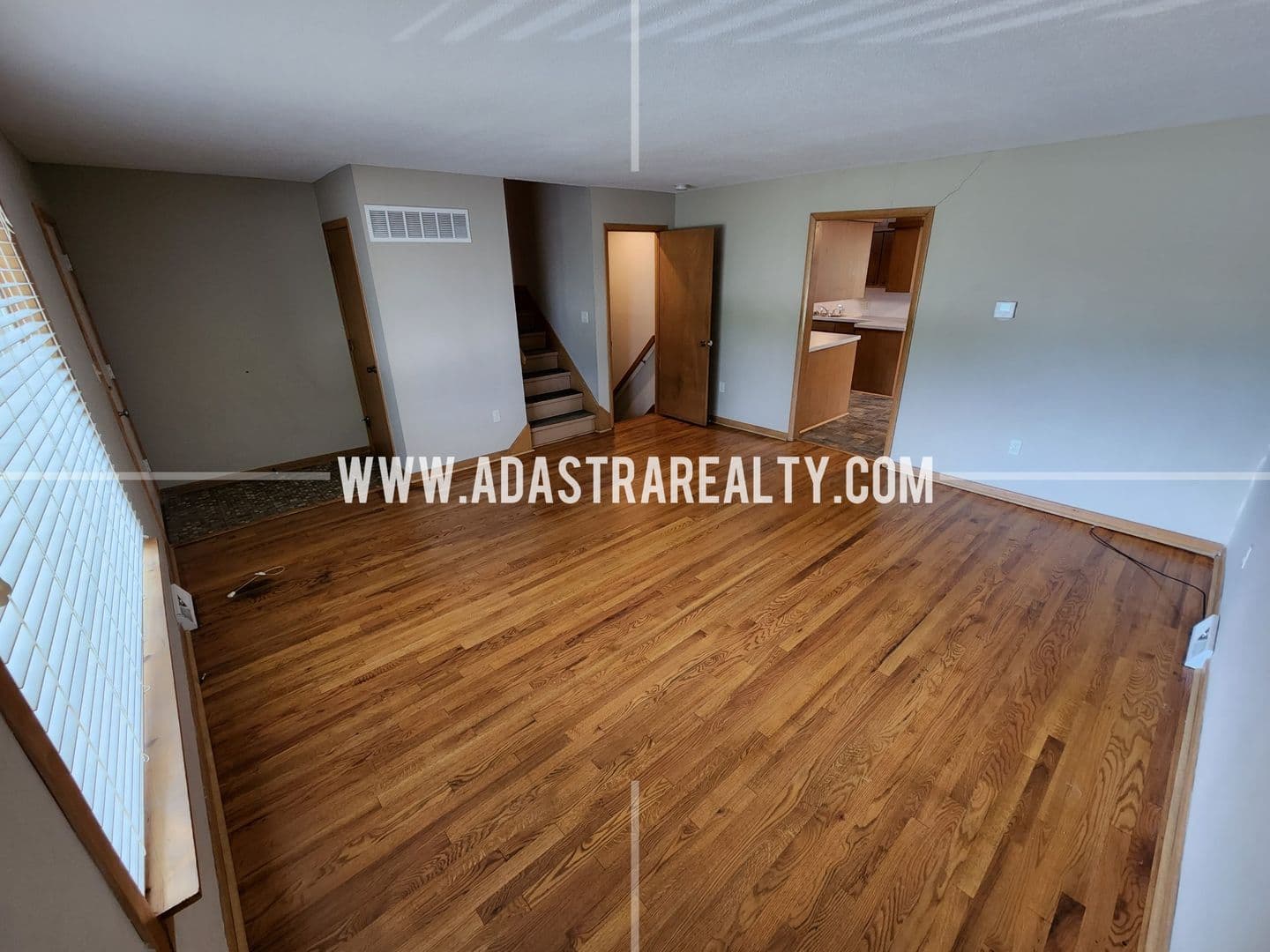 Paola House: 212 Brookside Dr,
