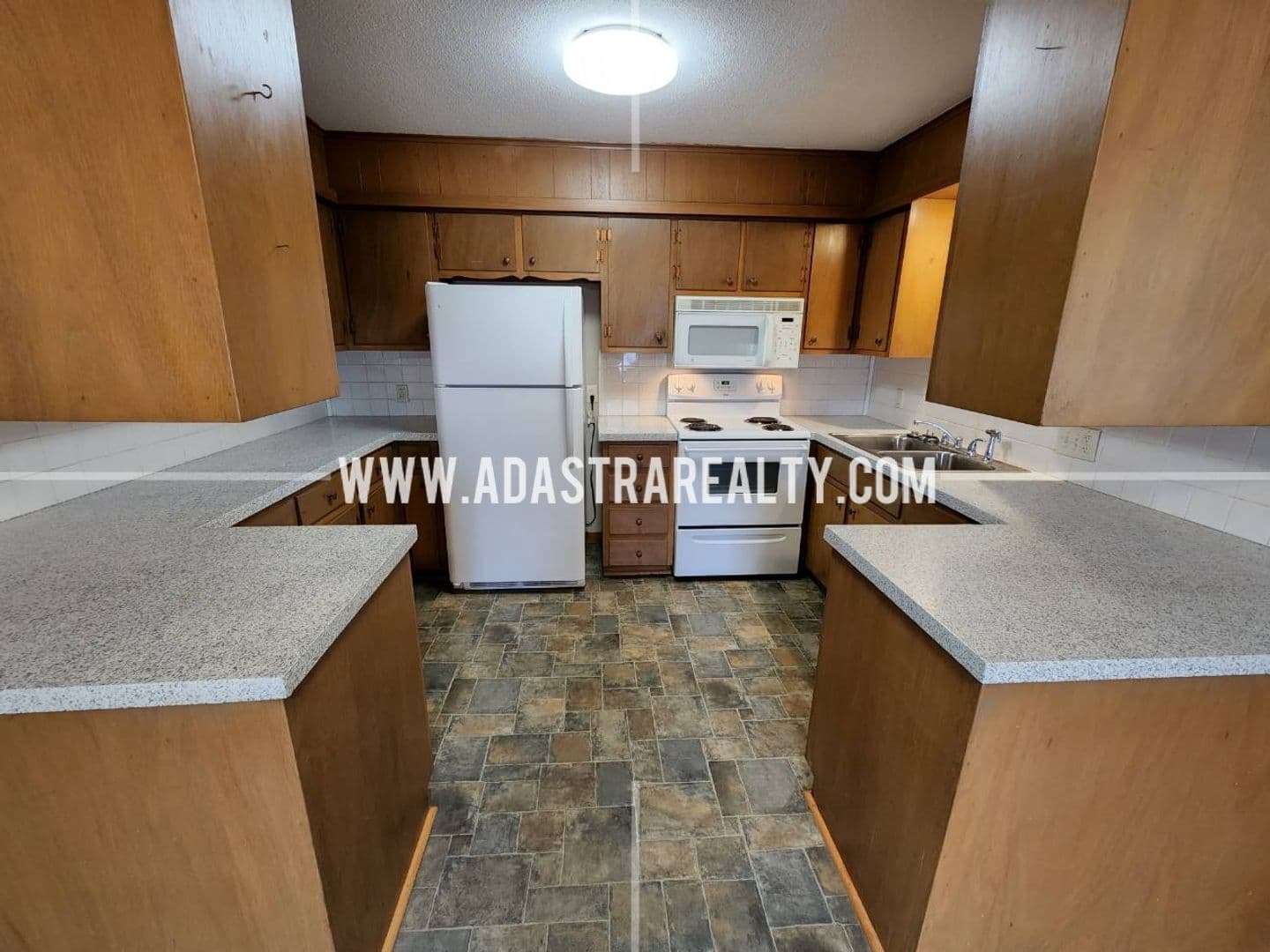 Paola House: 212 Brookside Dr,