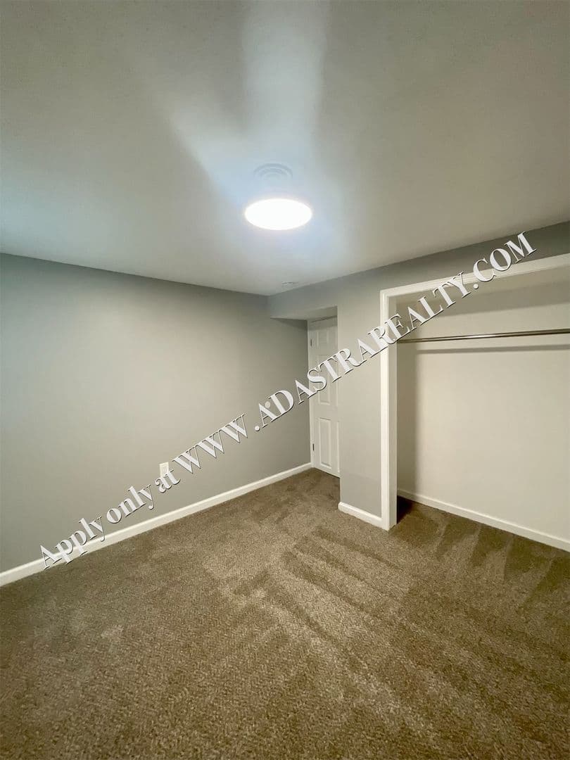 Kansas City House: 4904 NE 44th Ter,