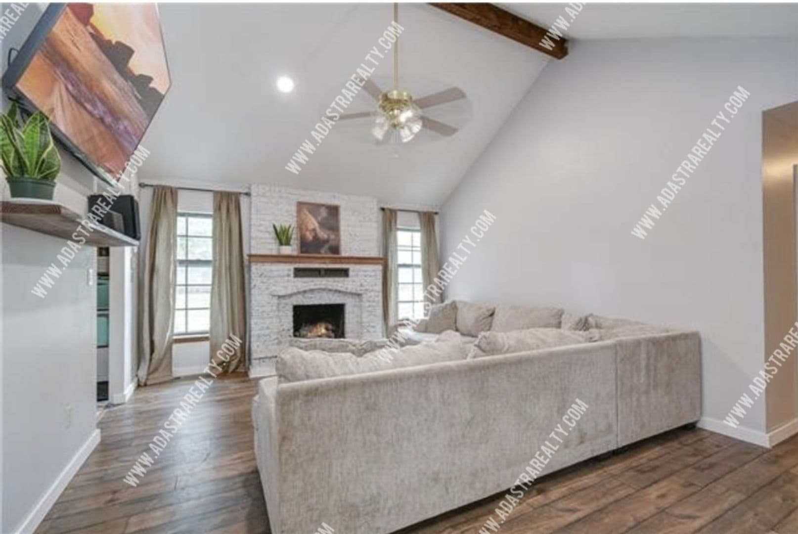 Blue Springs House: 2900 SE 6th St,