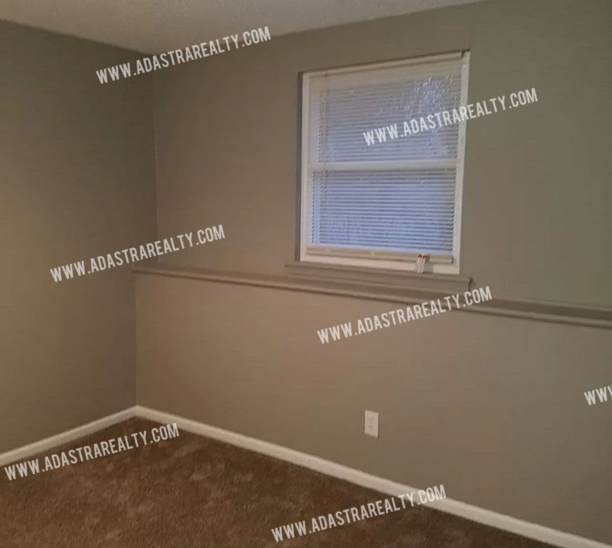 Olathe House: 1516 E Elizabeth St,