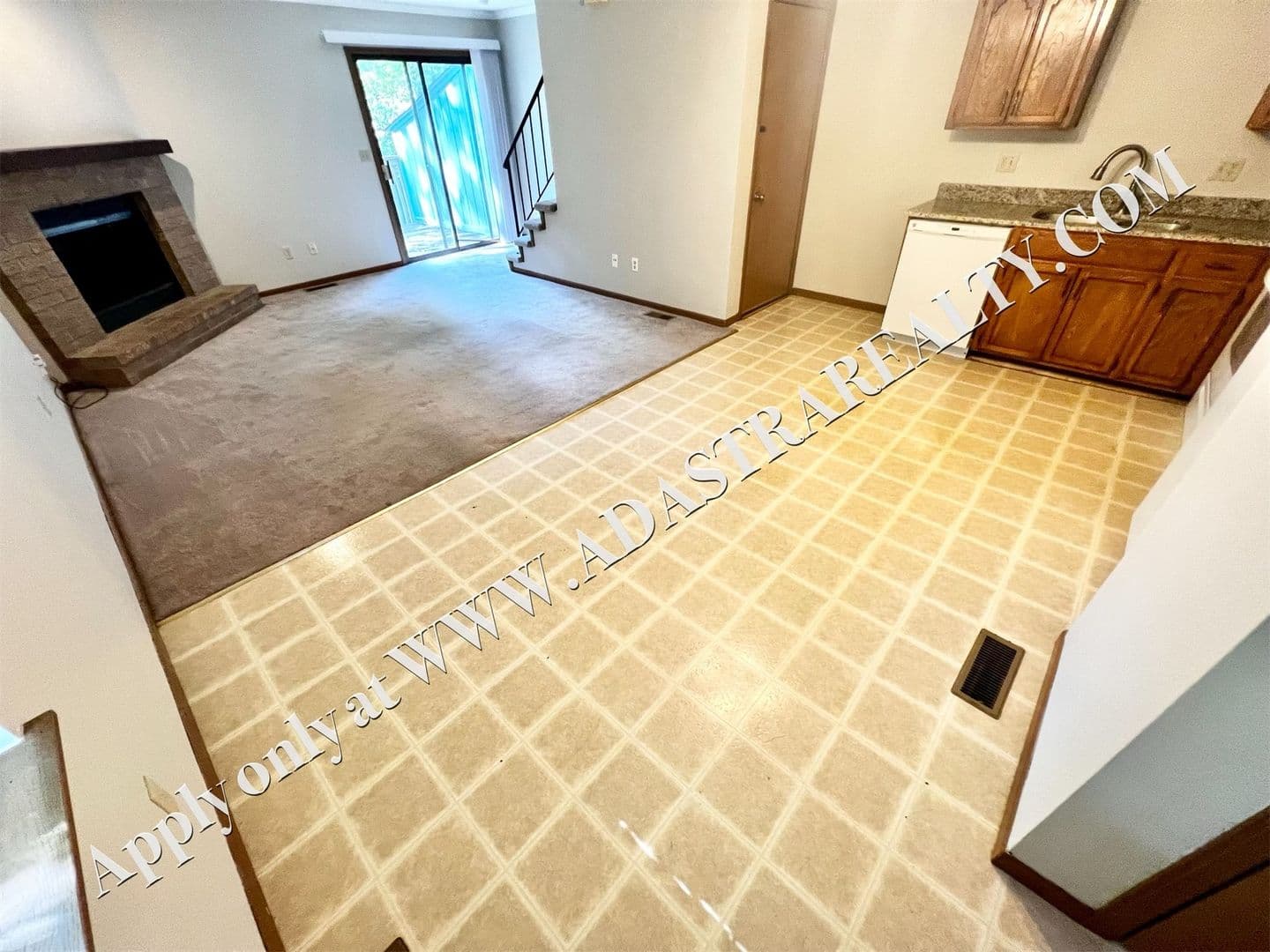 Lee's Summit House: 3504 NE Independence Ave,