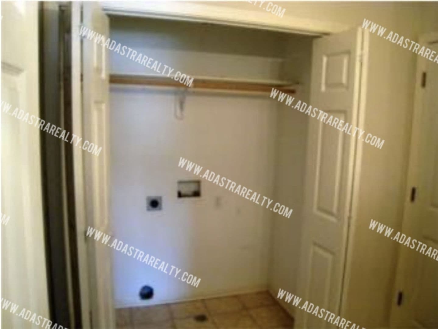 Louisburg House: 306 N 9th St,