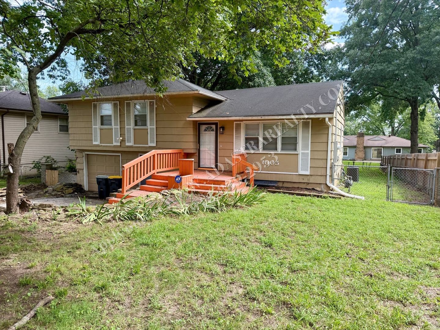 Kansas City House: 1005 E 117th St,