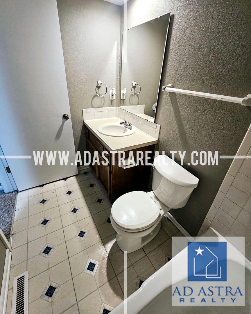 Olathe House: 1316 E 123rd Ter,