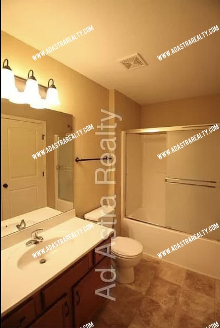 Platte City House: 13755 Post Oak Ln,