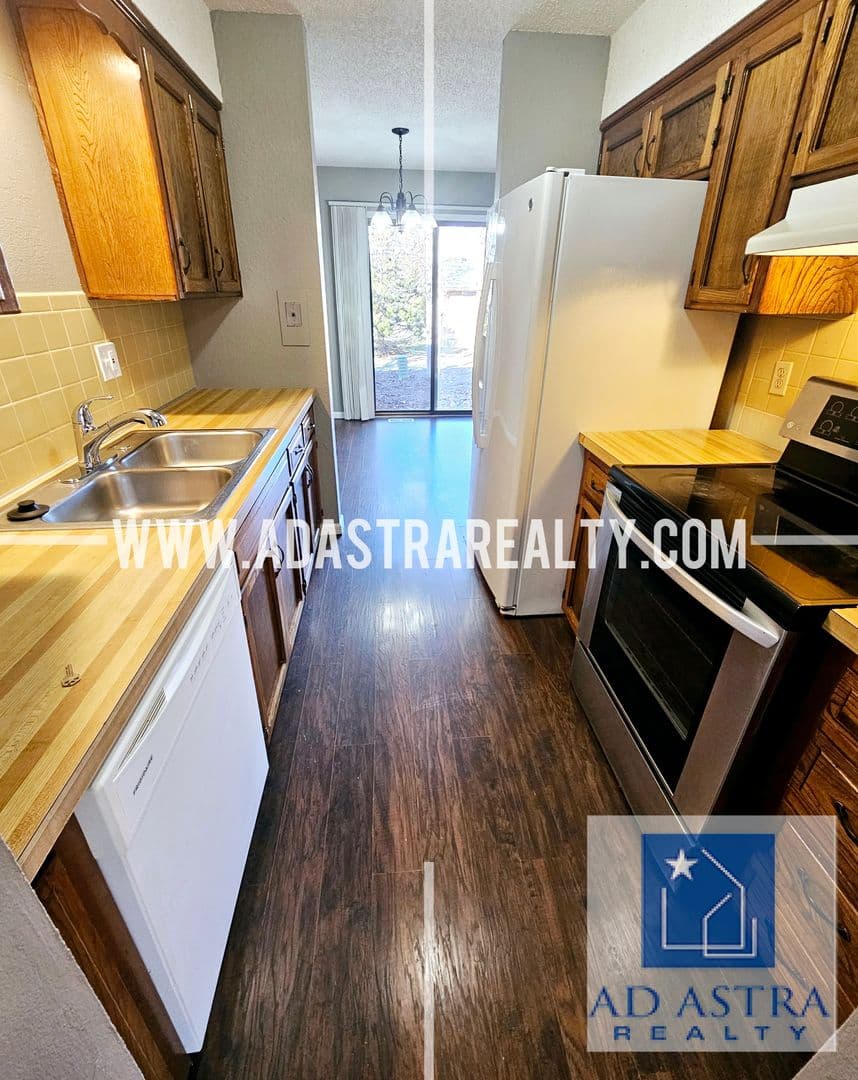 Olathe House: 1316 E 123rd Ter,