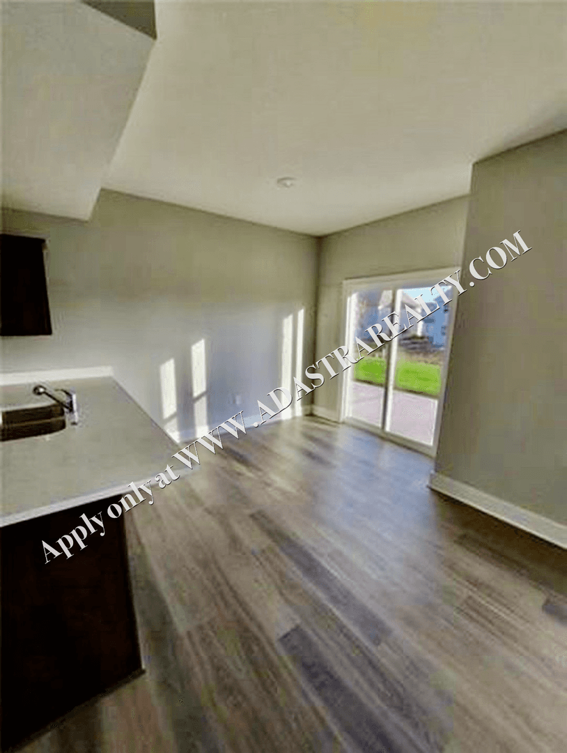 Louisburg House: 315 N 6th Ter,