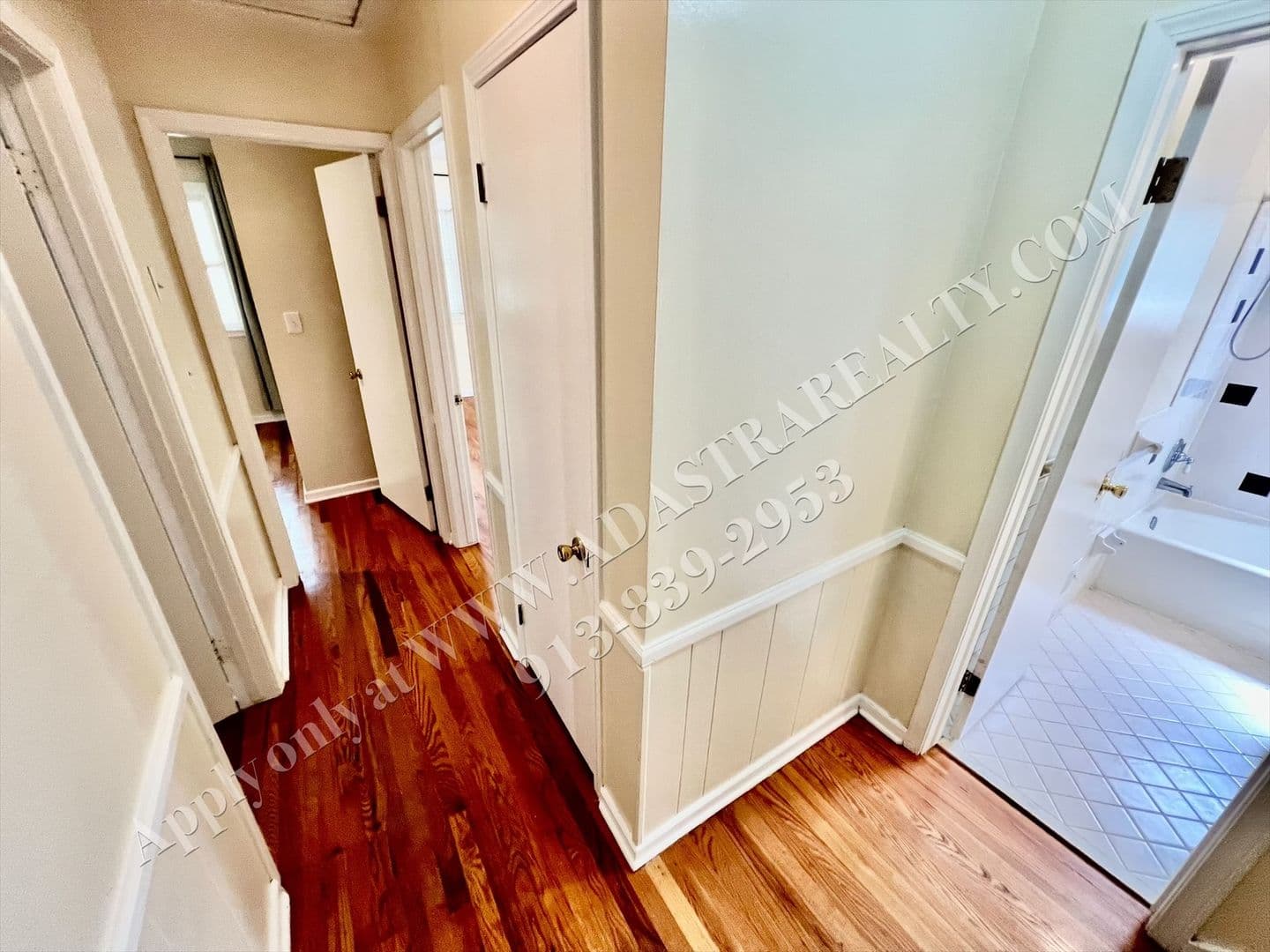 Overland Park House: 9832 Walmer St,