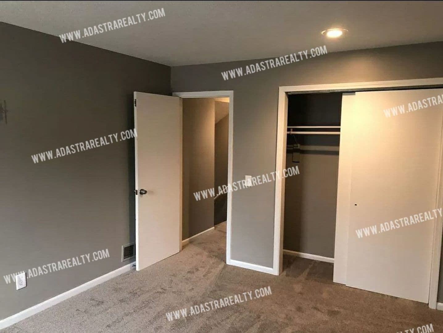 Olathe House: 1516 E Elizabeth St,