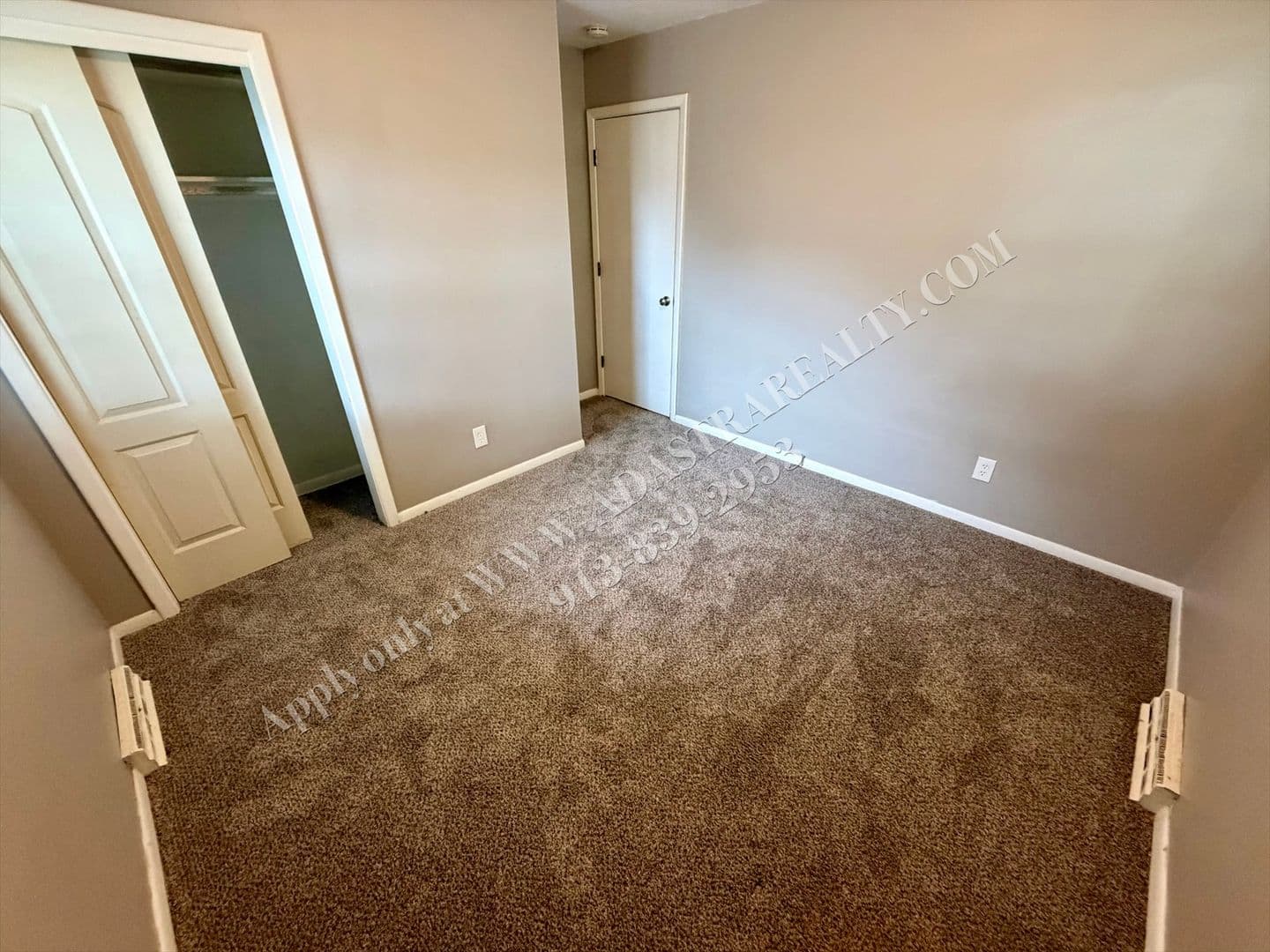 Kansas City House: 1005 E 117th St,