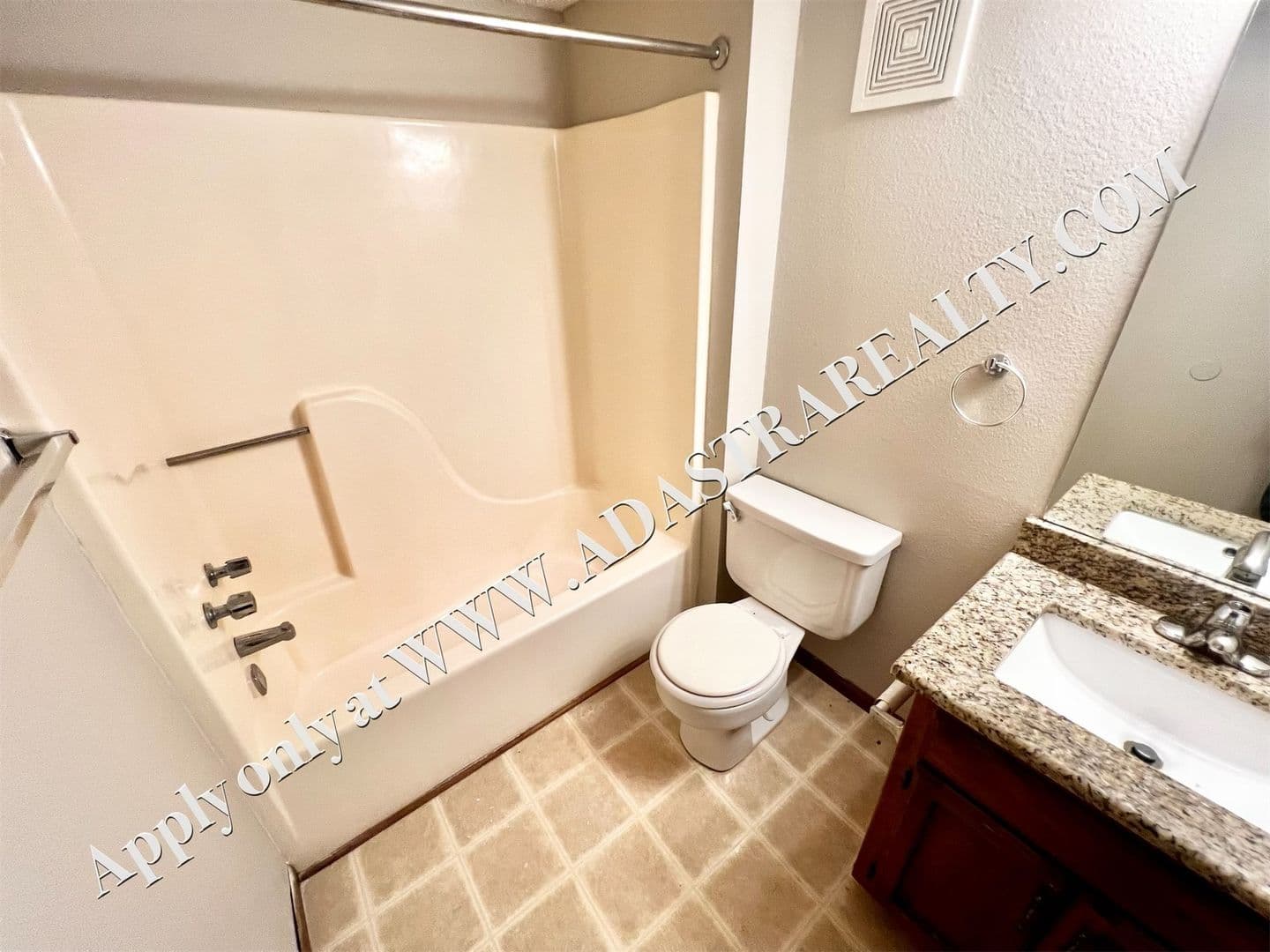 Lee's Summit House: 3504 NE Independence Ave,