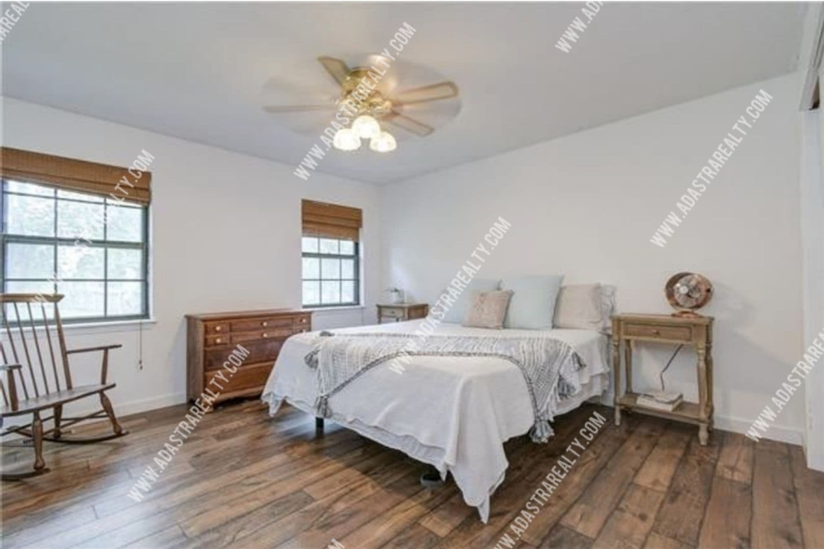 Blue Springs House: 2900 SE 6th St,