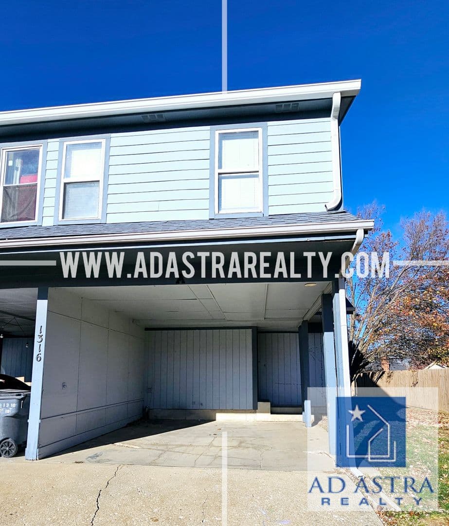 Olathe House: 1316 E 123rd Ter,