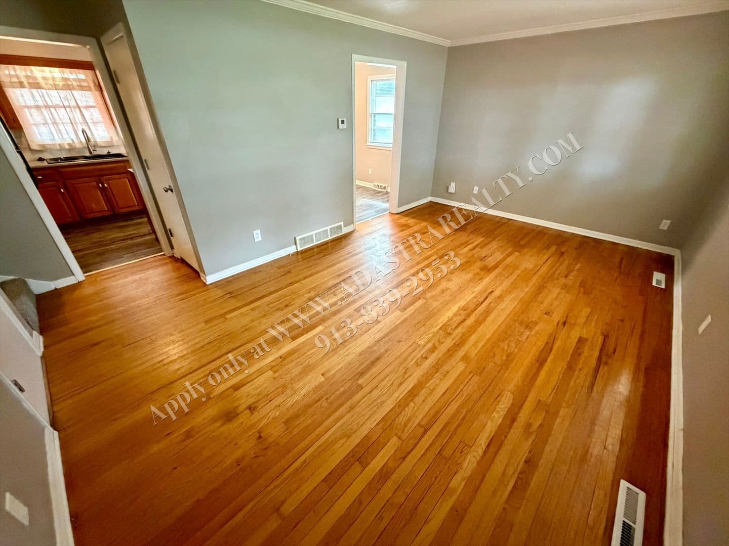 Kansas City House: 1005 E 117th St,