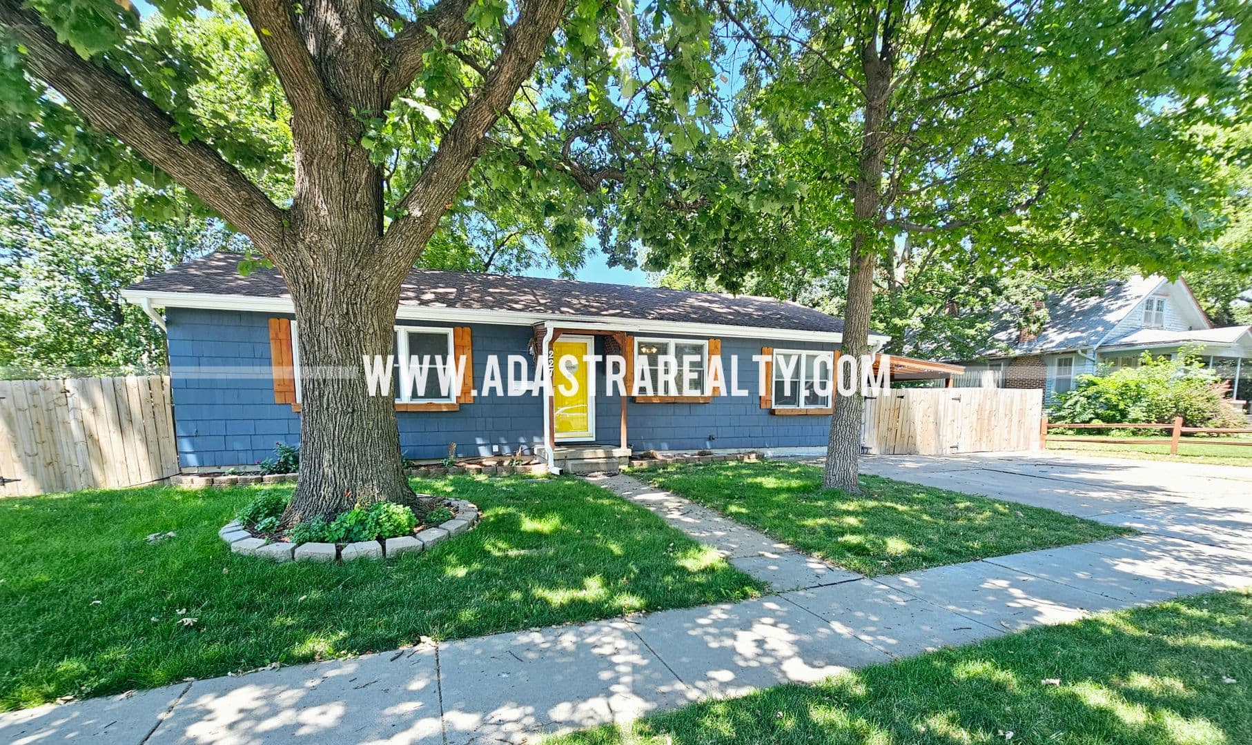 Olathe House: 227 S Walnut St,