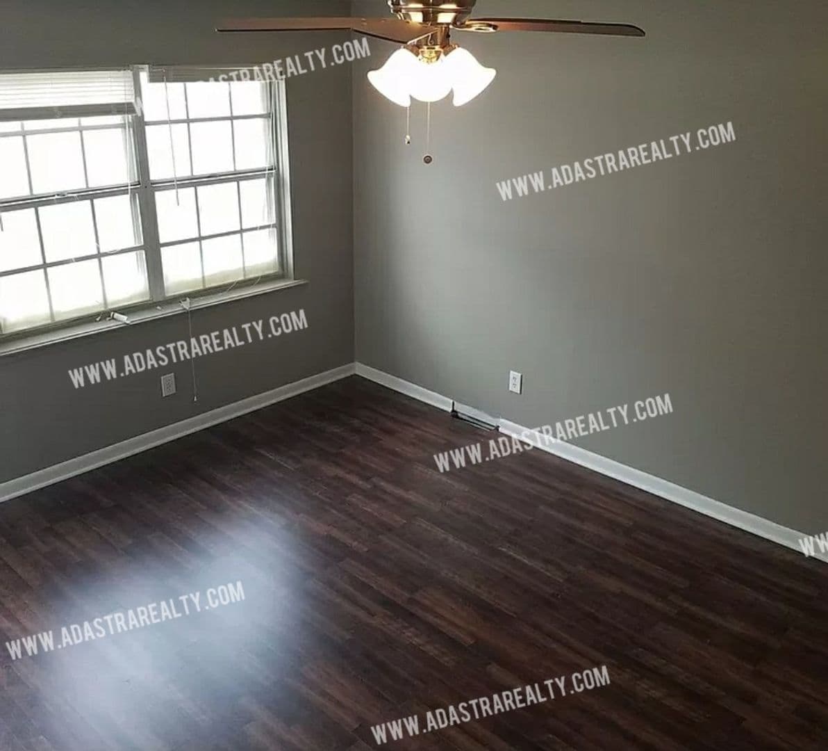Olathe House: 1516 E Elizabeth St,