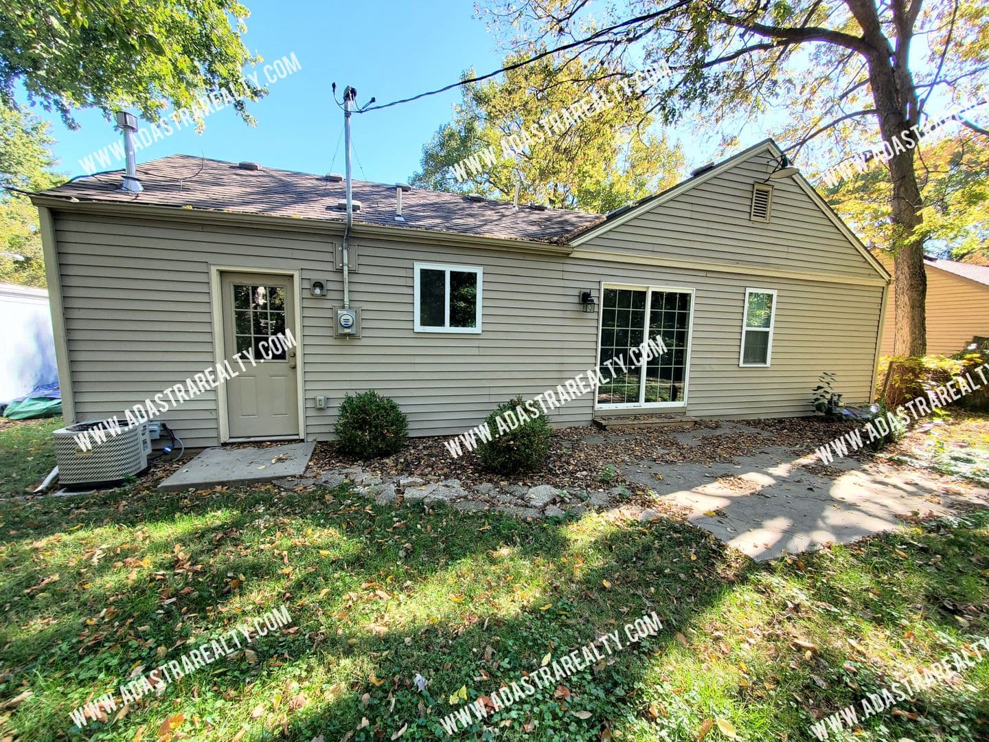 Mission House: 5428 Maple St,