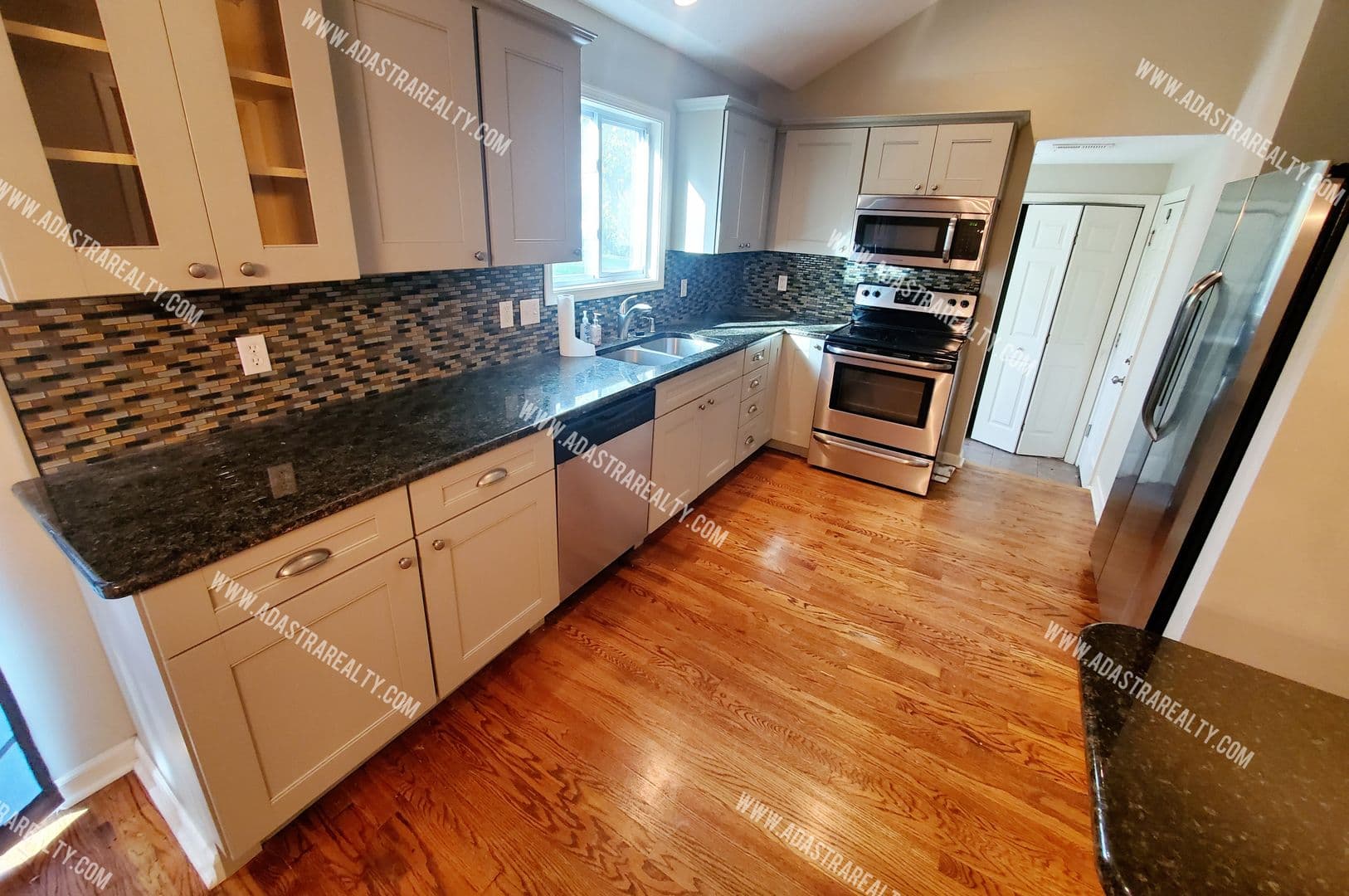 Mission House: 5428 Maple St,