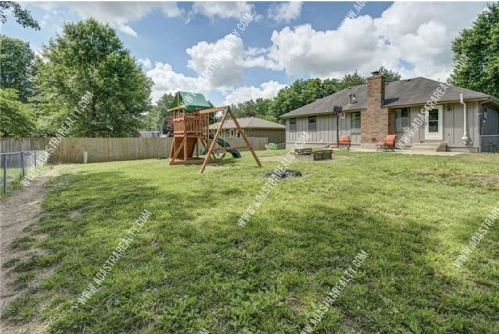 Blue Springs House: 2900 SE 6th St,
