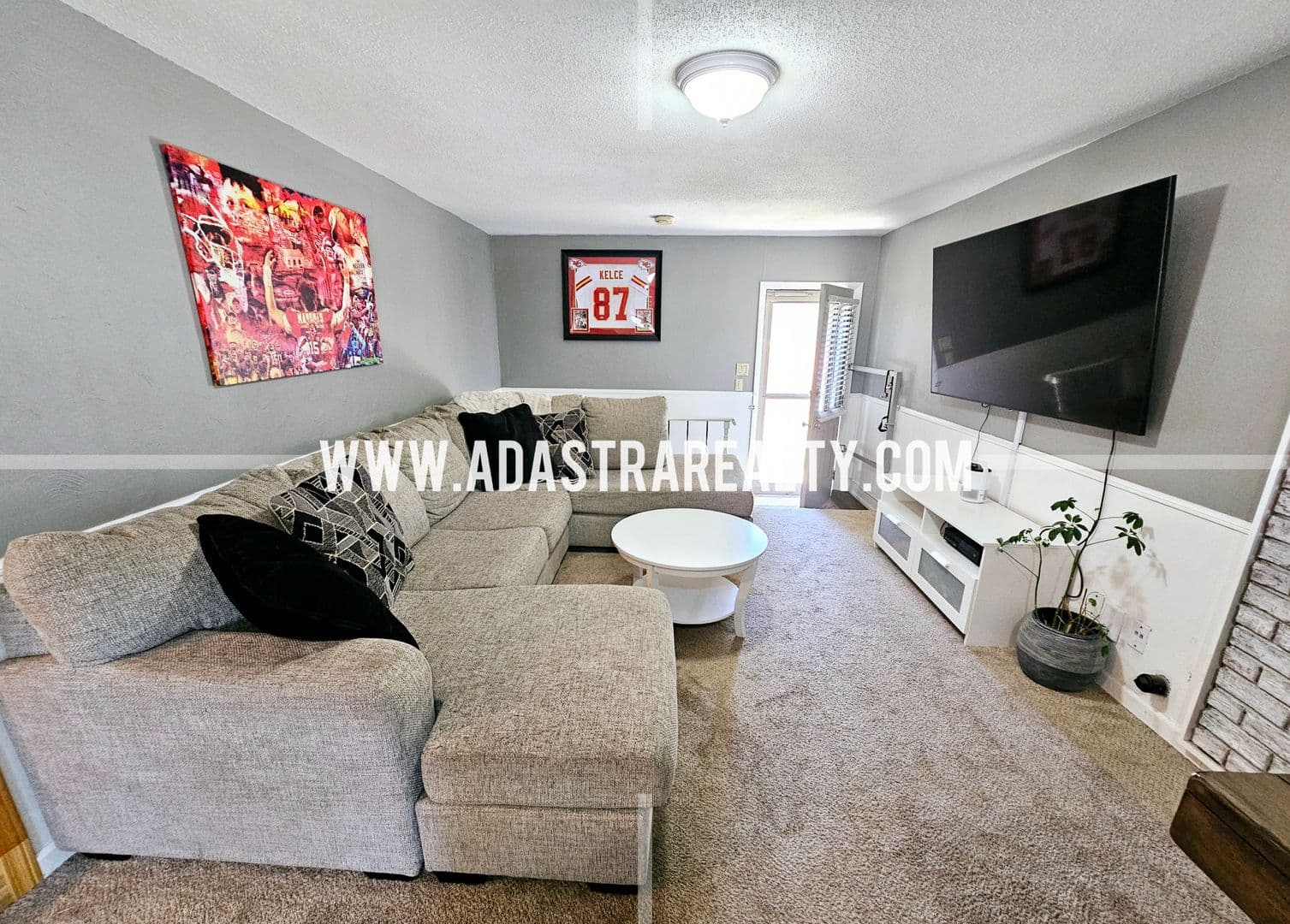 Olathe House: 227 S Walnut St,