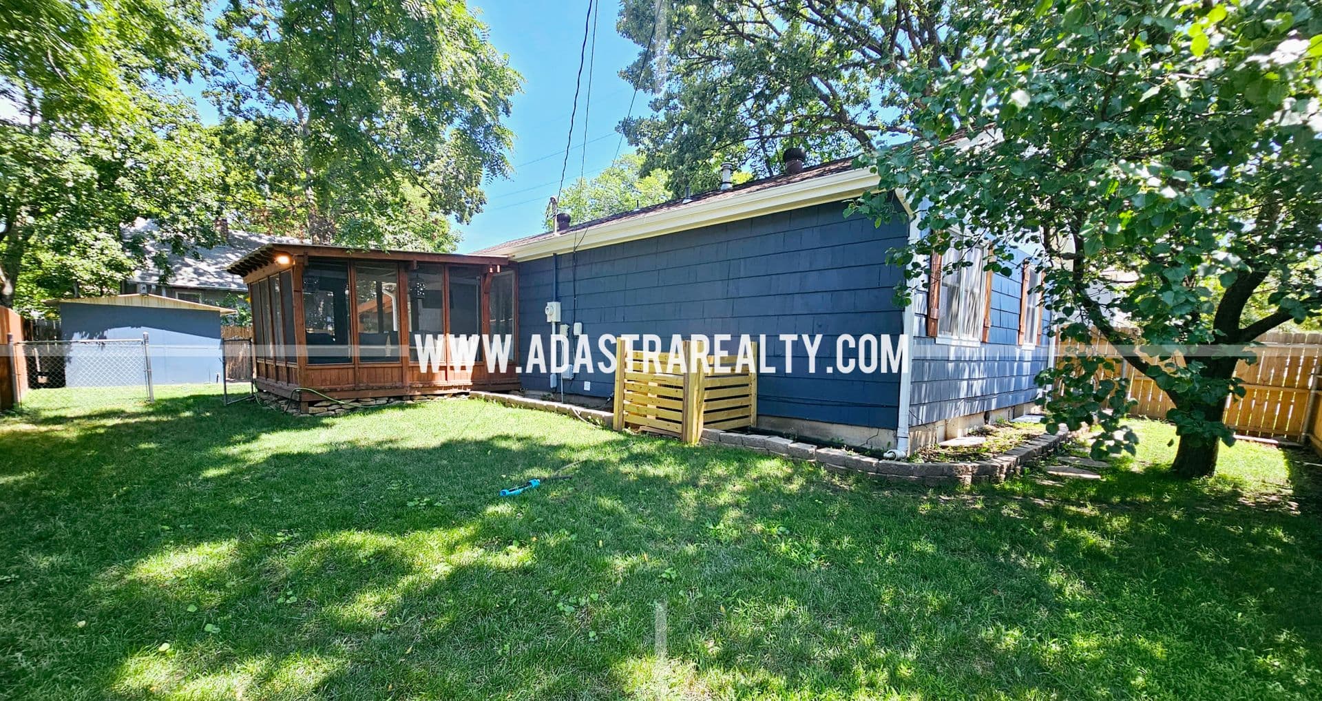 Olathe House: 227 S Walnut St,