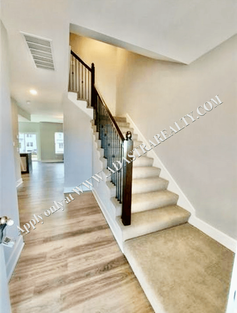 Louisburg House: 315 N 6th Ter,