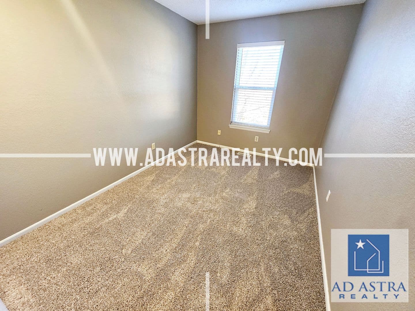 Olathe House: 1316 E 123rd Ter,