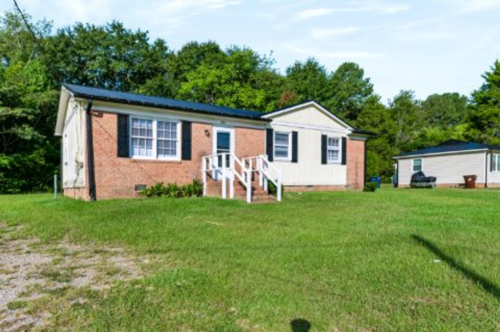 Sanford House: 2414 SHAWNEE CR.