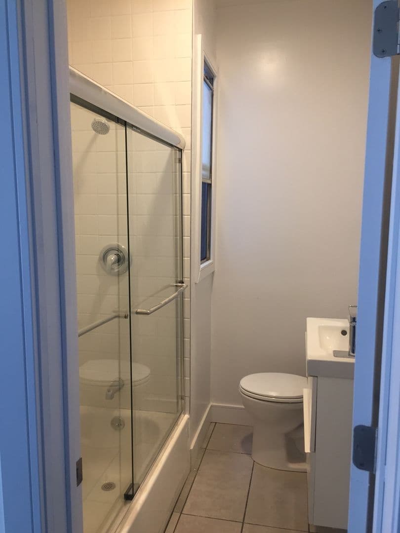 Los Angeles Apartment: 845 South Normandie Ave