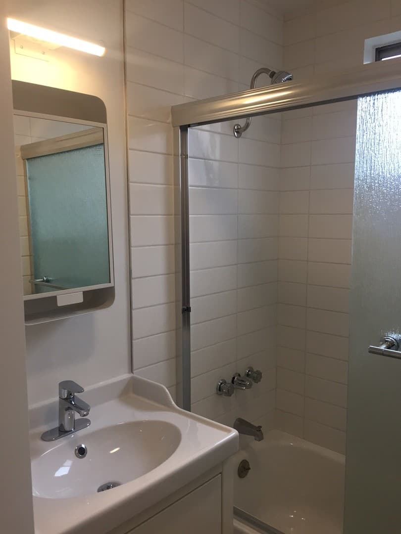 Los Angeles Apartment: 1215 North June St
