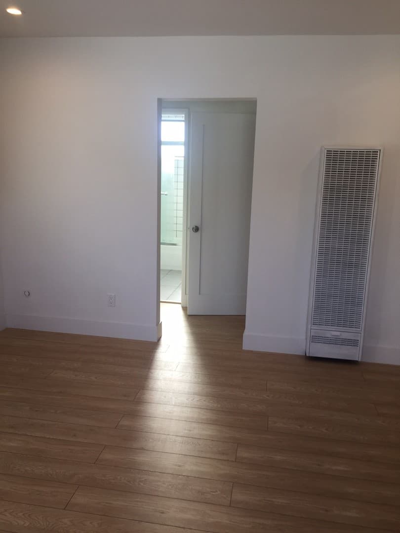 Los Angeles Apartment: 1215 North June St