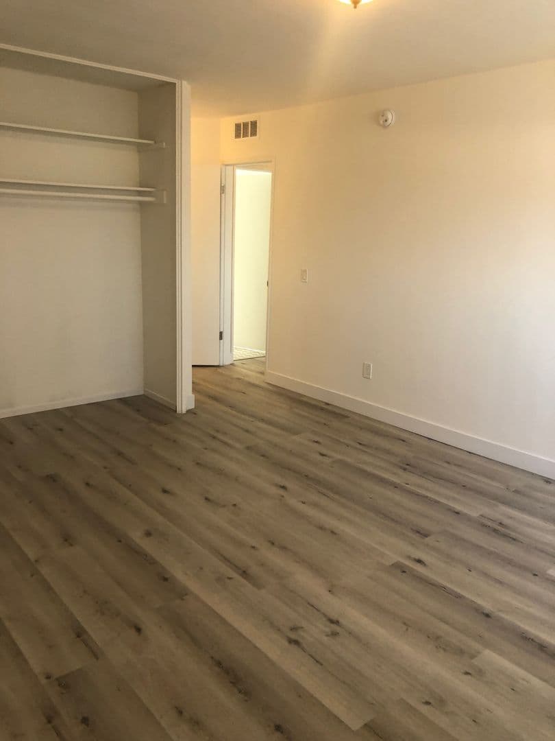 Los Angeles Apartment: 216 South Occidental Blvd