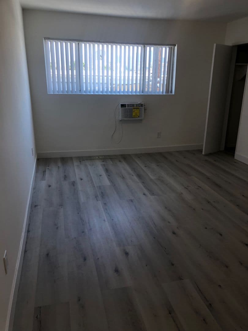Los Angeles Apartment: 216 South Occidental Blvd