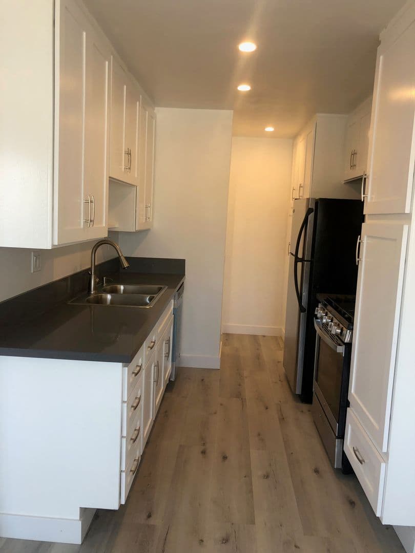 Los Angeles Apartment: 216 South Occidental Blvd