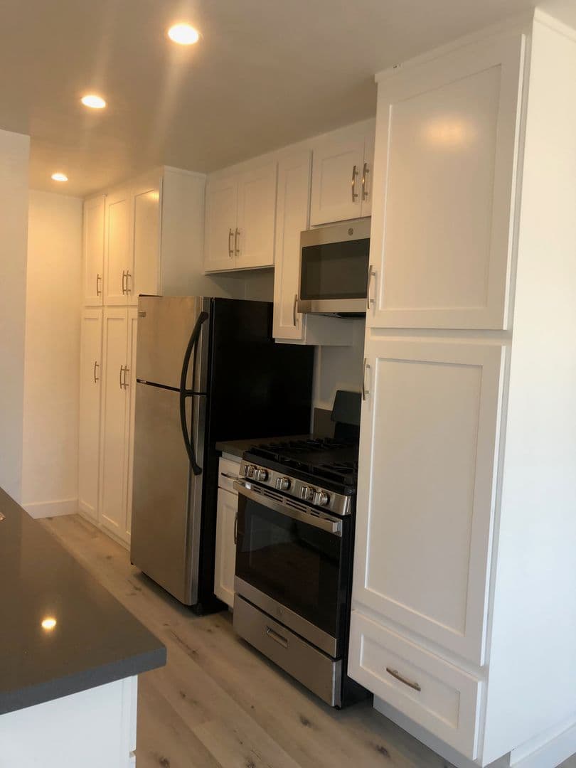 Los Angeles Apartment: 216 South Occidental Blvd