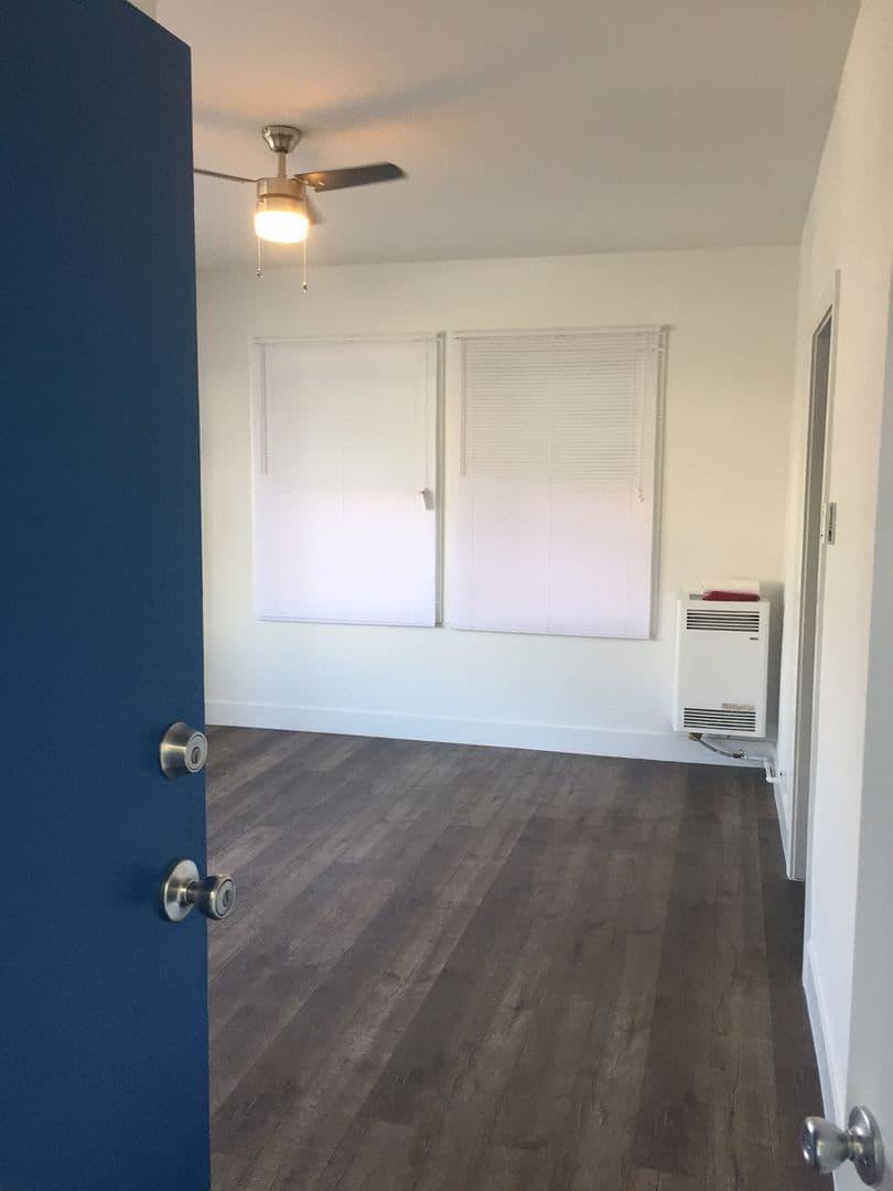 Los Angeles Apartment: 845 South Normandie Ave
