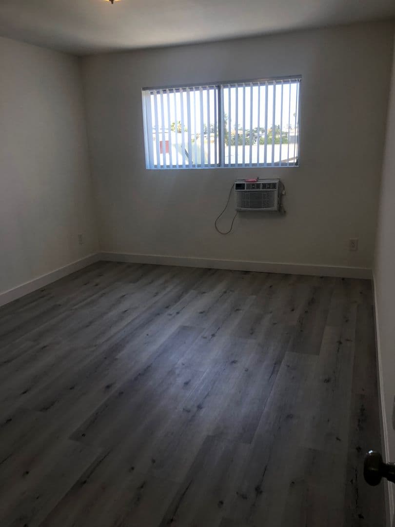 Los Angeles Apartment: 216 South Occidental Blvd