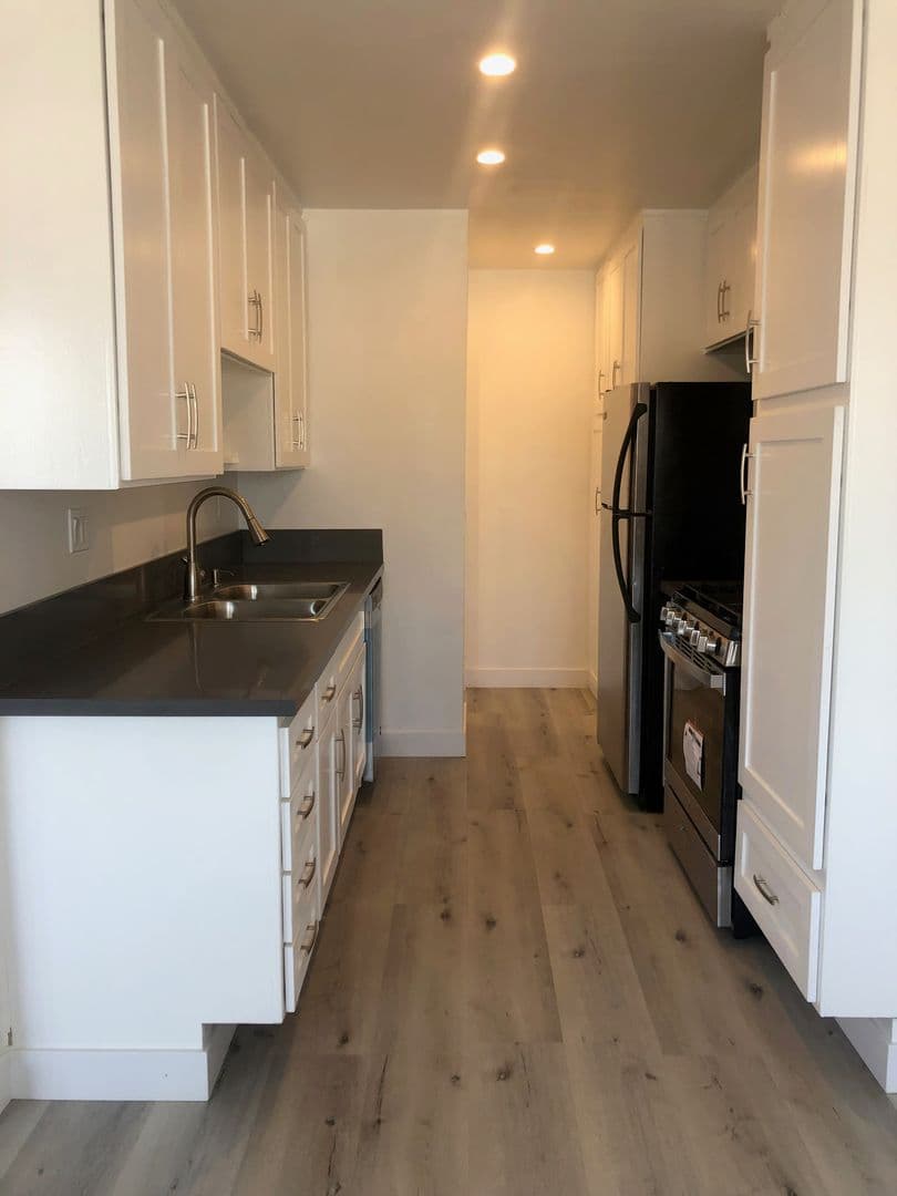 Los Angeles Apartment: 216 South Occidental Blvd