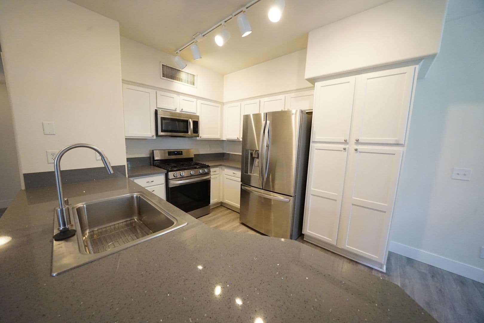 Henderson Condo: 50 Aura De Blanco St #18101