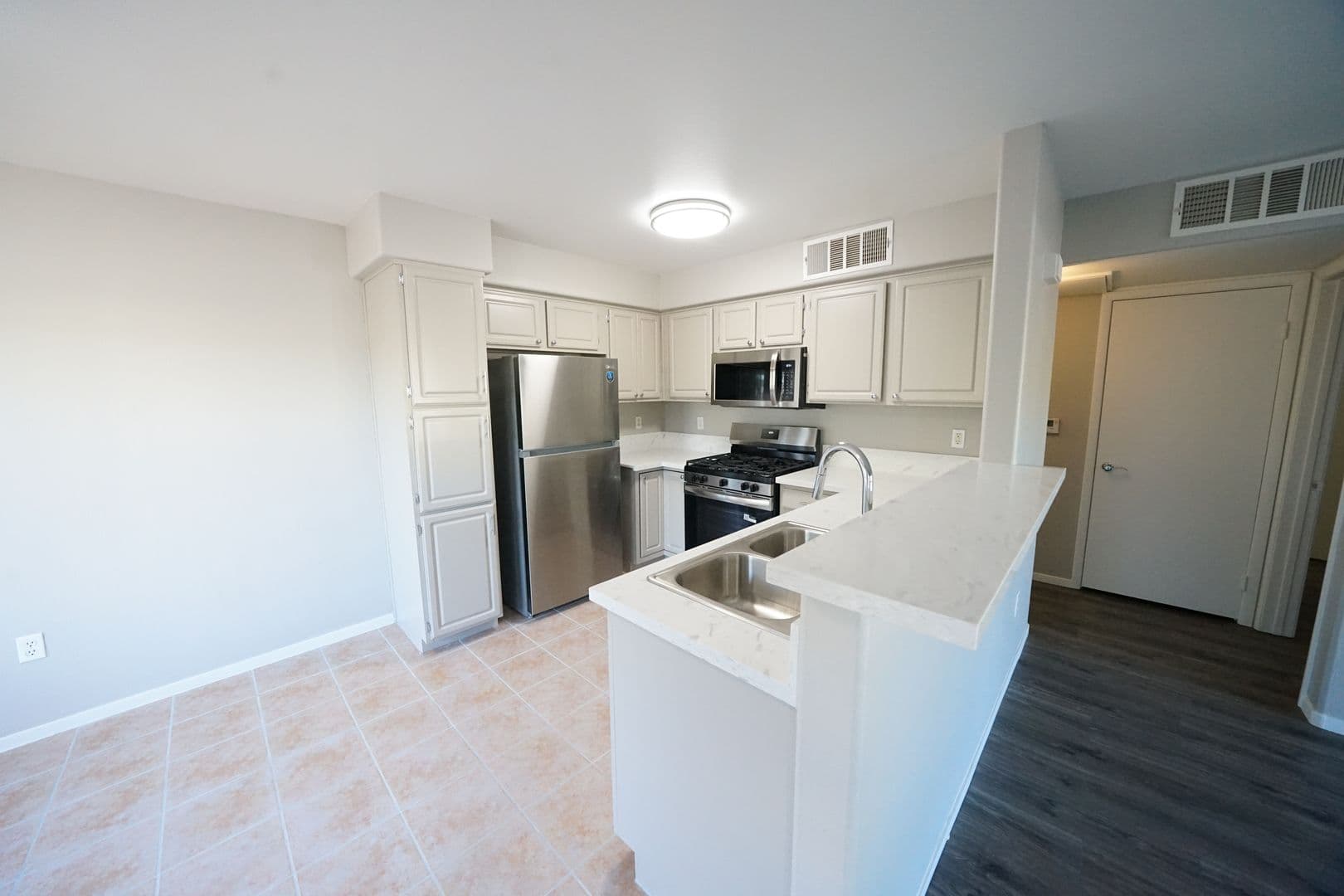 Las Vegas Condo: 5710 East Tropicana Avenue #1009 Bldg# 3